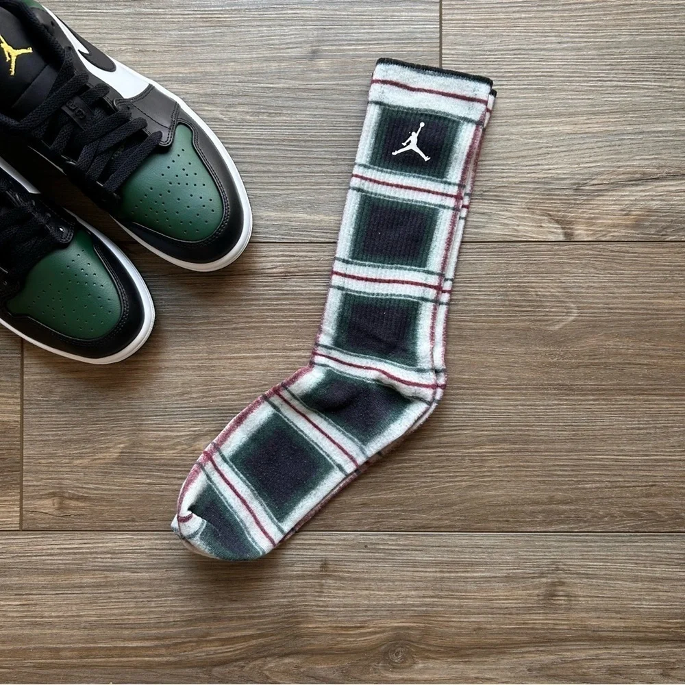 Nike | Jordan UNC Everyday Essentials Crew Socks in UNC Green Plaid (M 12-15)